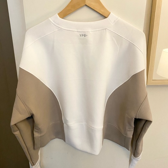 NWOT Abercrombie & Fitch Crew Neck - Picture 3 of 3